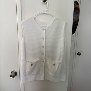 Chic White Sleeveless Cardigan